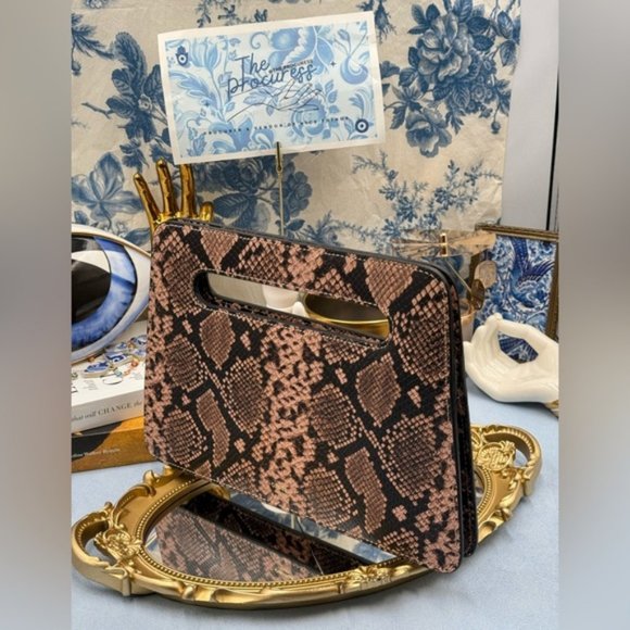 🆕 OROTON 🧿 NWOT Stella Texture Large Clutch, Sand Texture - Picture 15 of 16